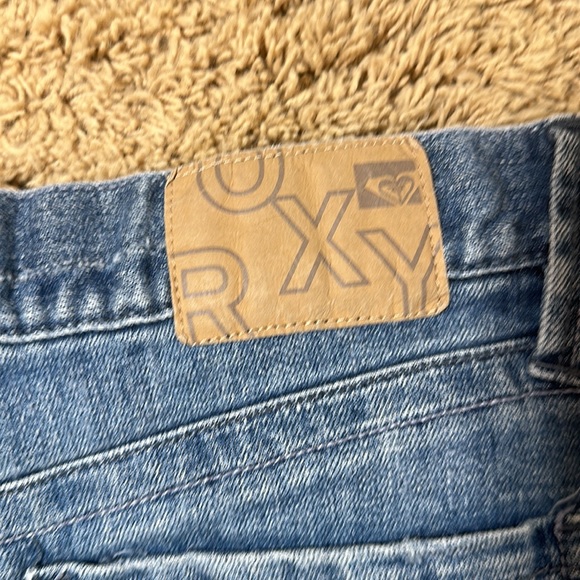 Vintage/Y2K denim Roxy skirt (size 9) - Picture 3 of 4